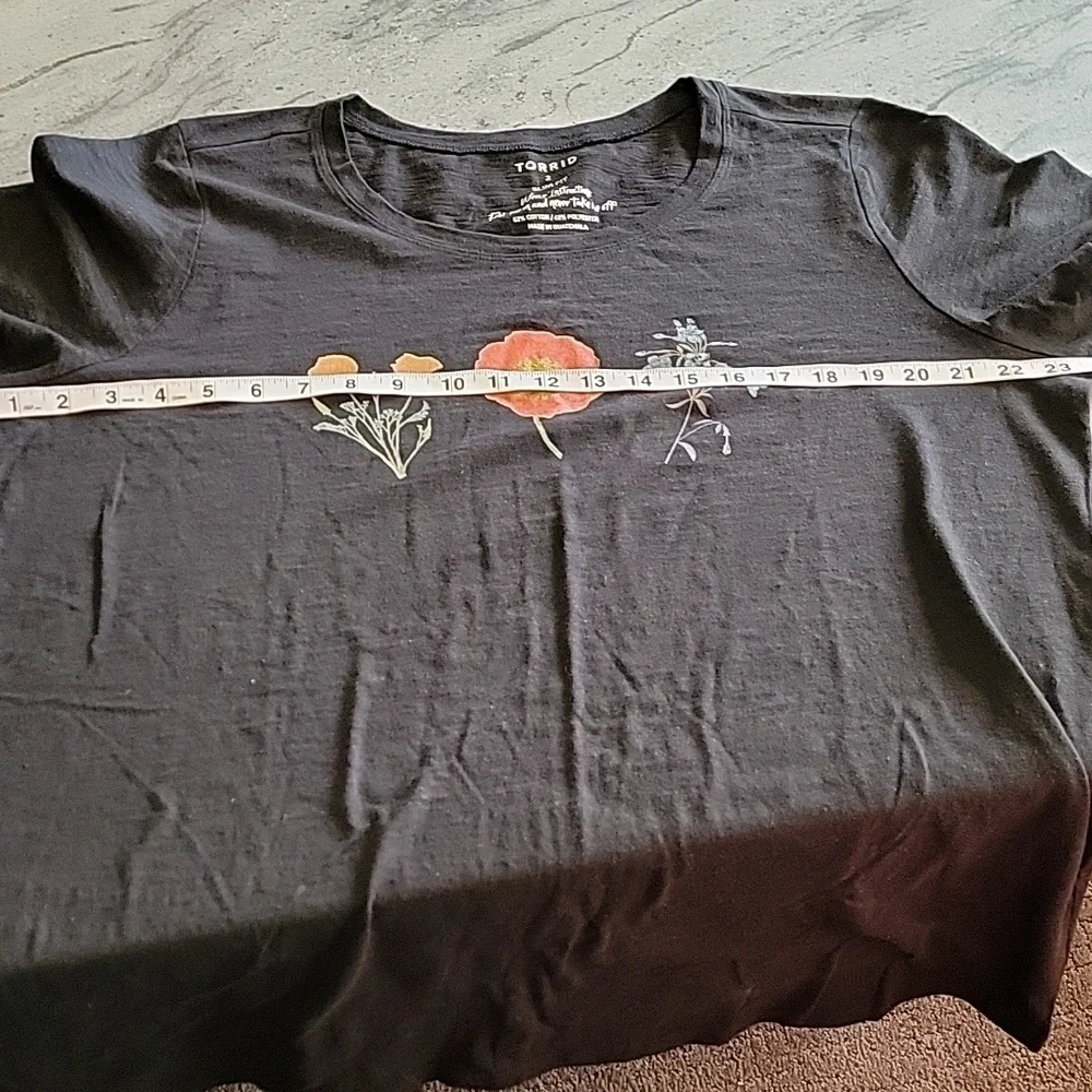TORRID Short Sleeve Floral Design Tee Shirt Black Orange Blue size 2X 18-20 NWT - Picture 8 of 11
